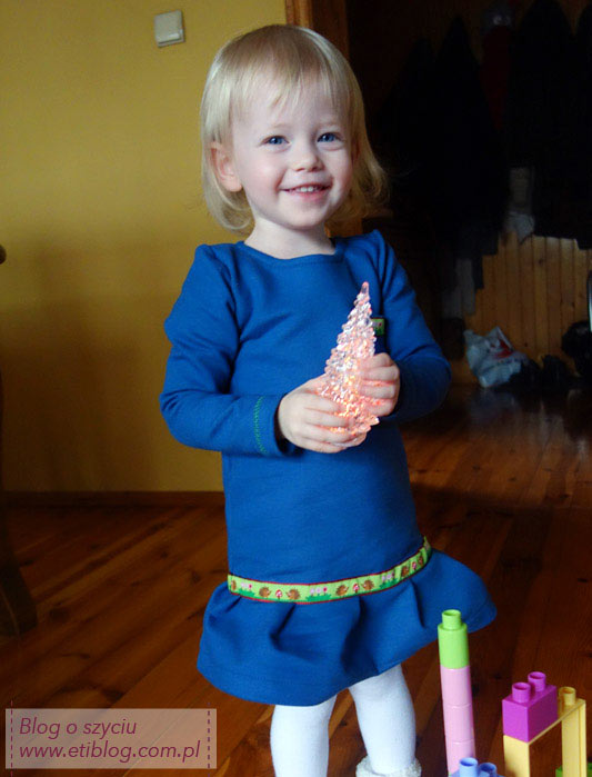 Dzianinowa sukienka dla dziecka (szycie krok po kroku) + opis jak przygotować wykrój-2