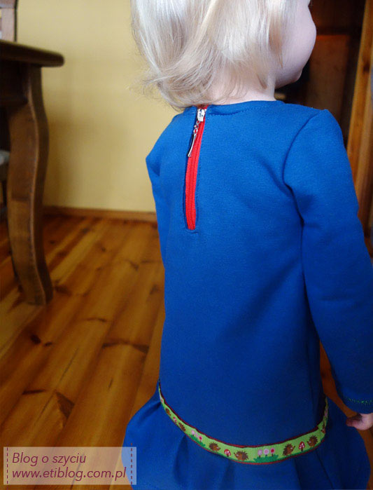 Dzianinowa sukienka dla dziecka (szycie krok po kroku) + opis jak przygotować wykrój-3